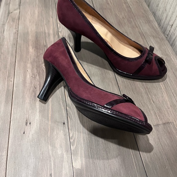 Sofft suede peep toe heels in maroon and dark chocolate brown size 9.5 - Picture 3 of 6
